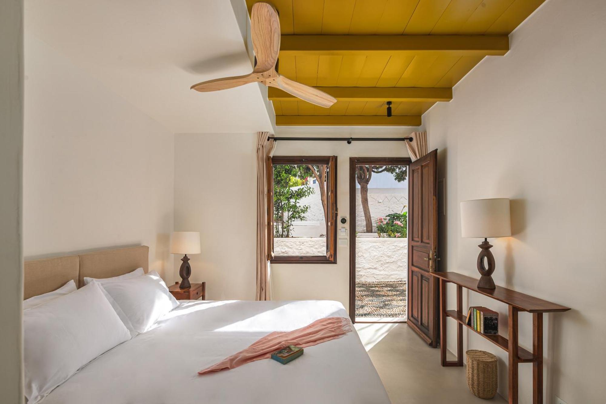 Отель Teresa Spetses Экстерьер фото