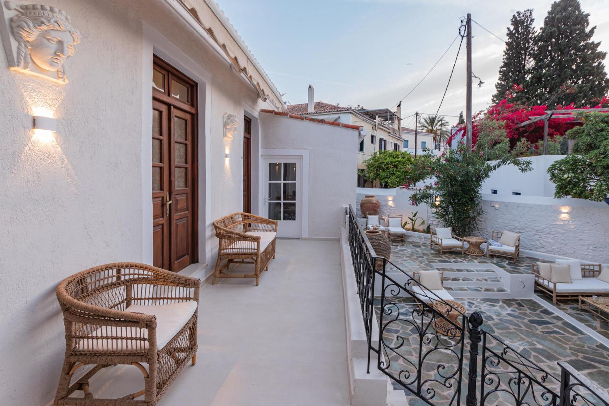 Отель Teresa Spetses Экстерьер фото